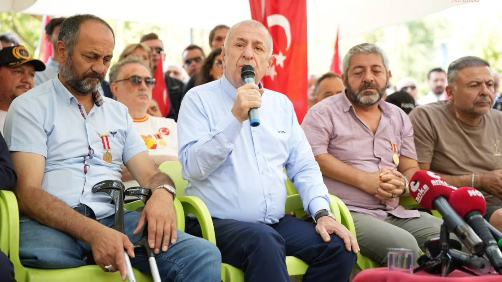 Özdağ’dan Güvenpark’ta Şehit Ailelerine Destek