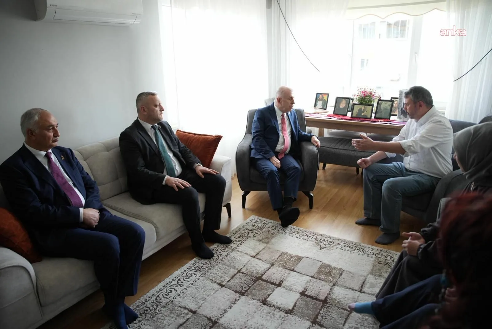 Özdağ’dan Zeynep’in Ailesine Başsağlığı Ziyareti
