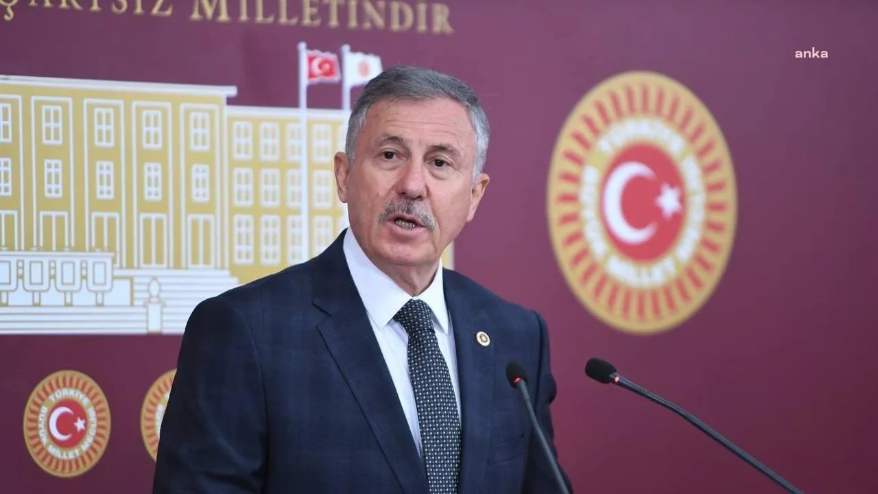 Özdağ: Davutoğlu Parti Kapatırken Bizi Unuttu!