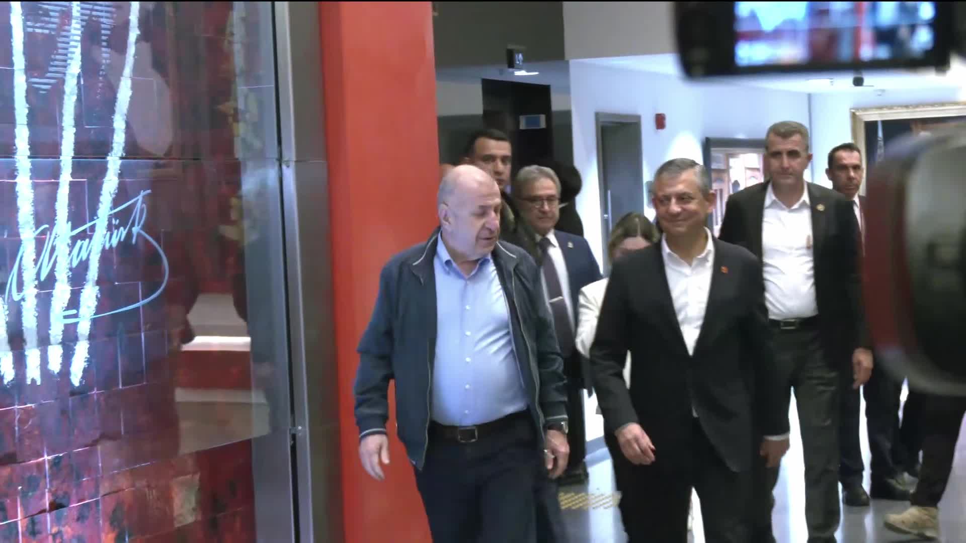 Özdağ: Demokrasi Krizi Zirveye Ulaştı!