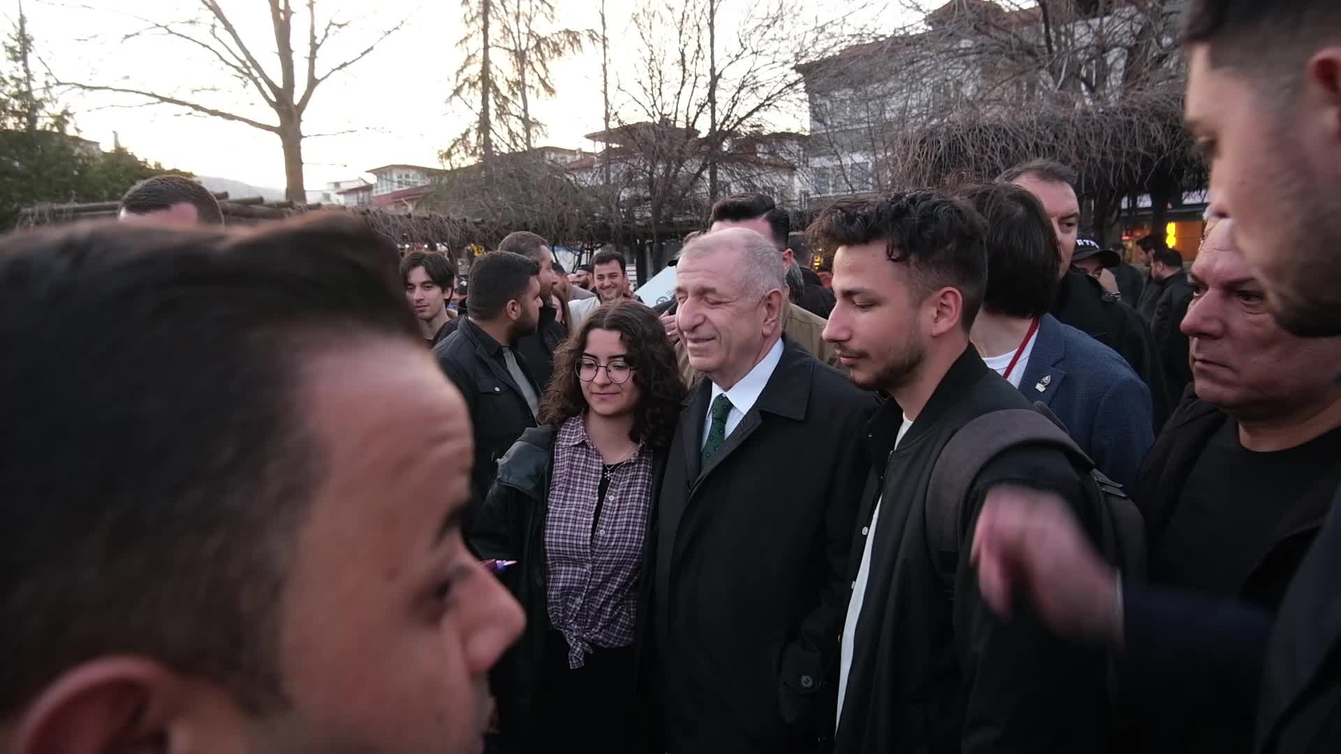 Özdağ: Türkiye, İran Saldırılarından Uzak Kalmalı