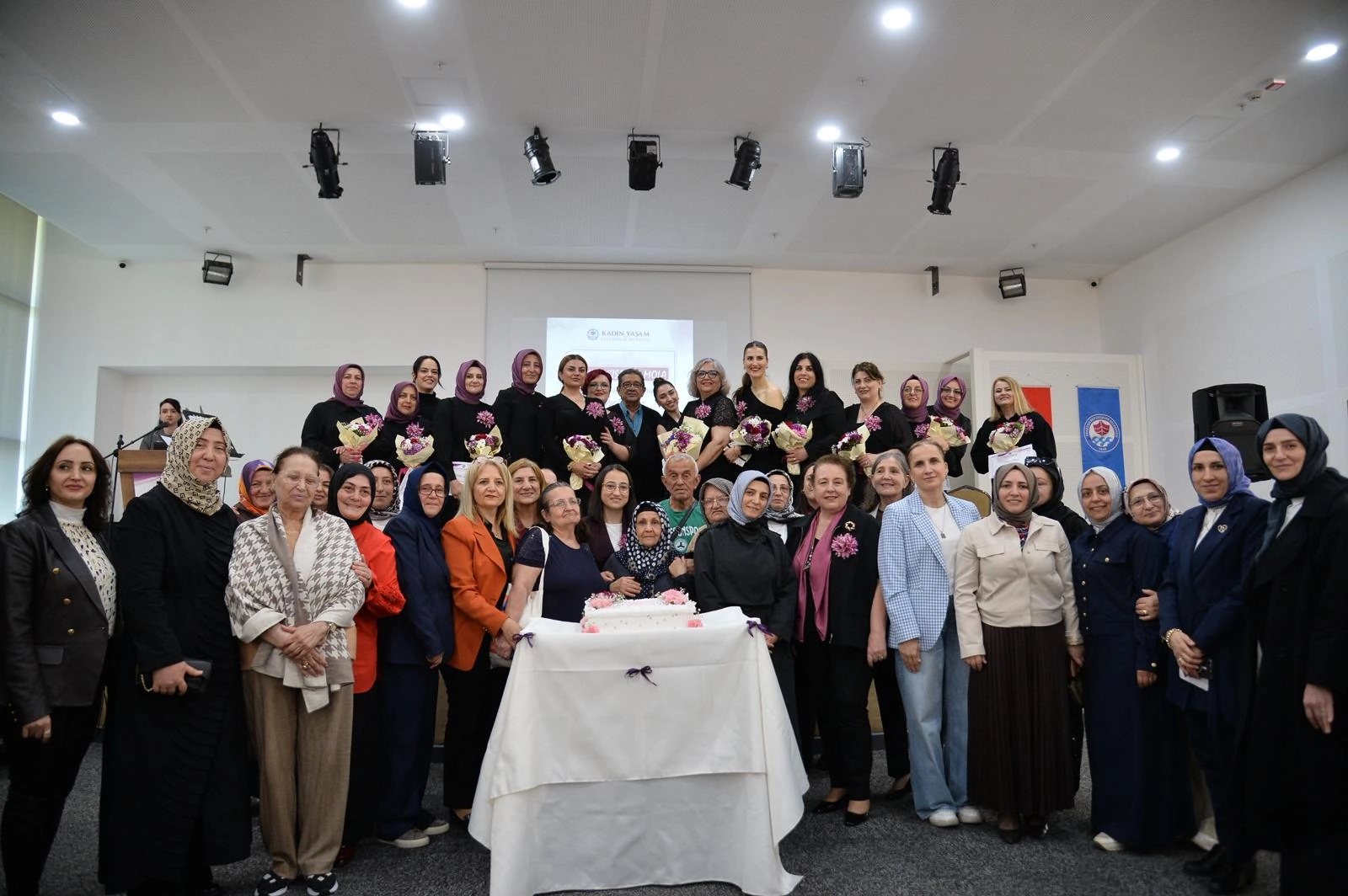 Özel Annelerden Duygu Dolu Anneler Günü Konseri