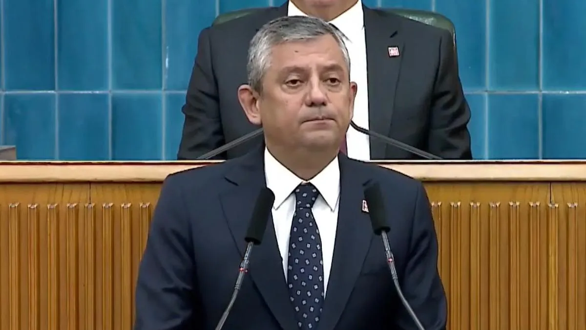 Özel, CHP’ye Veda Edip Yeni Partisini Duyurdu!