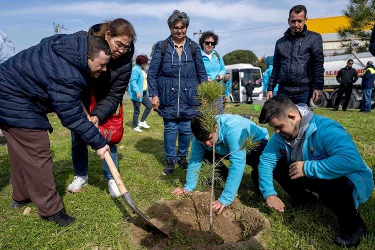 Özel Çocuklar Fidan Dikerek Doğaya Katkı Sağladı
