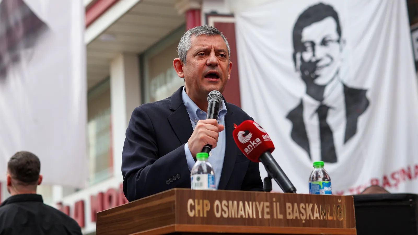 Özel’den Bakan Kurum’a sert eleştiri!