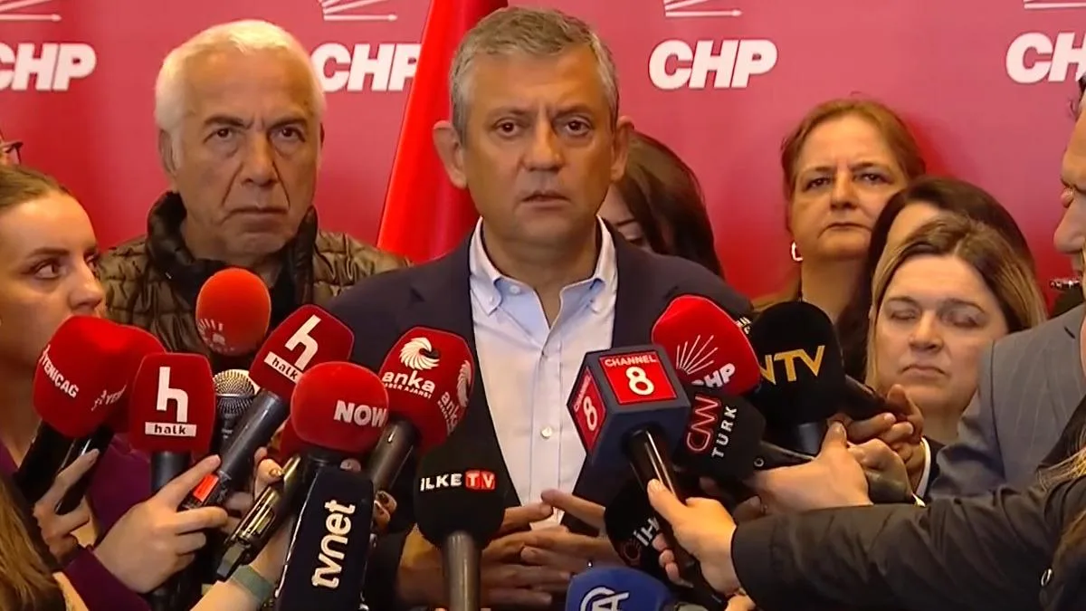 Özgür Özel, 110 Oyla Grup Başkanı Seçildi!
