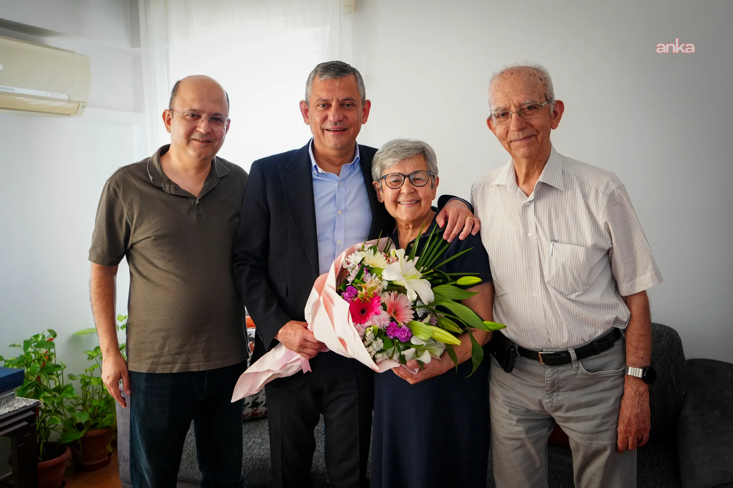 Özgür Özel, Anneler Günü’nü Manisa’da kutladı!