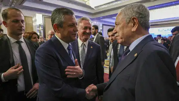Özgür Özel, Arınç’ı Ziyaret Edecek!