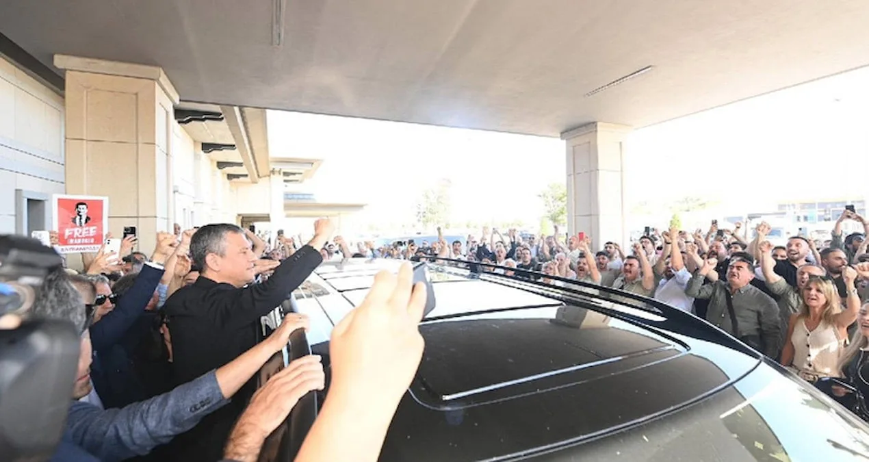 Özgür Özel Avrupa’dan Döndü, Miting Hazırlığı