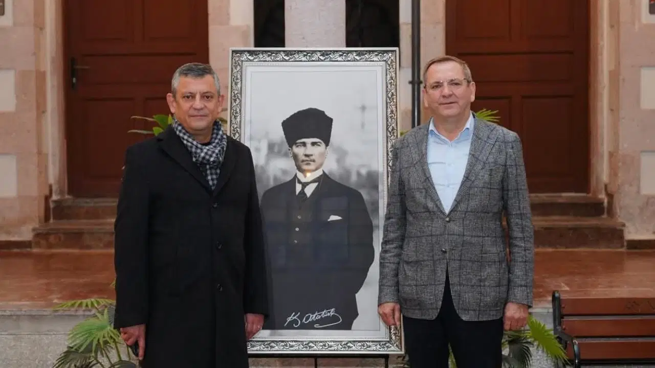 Özgür Özel Ayvalık’ta Gelecek Vizyonunu Paylaştı