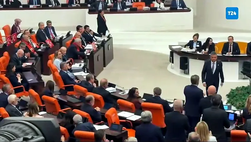 Özgür Özel: Barış İçin Yasa’ya Evet!