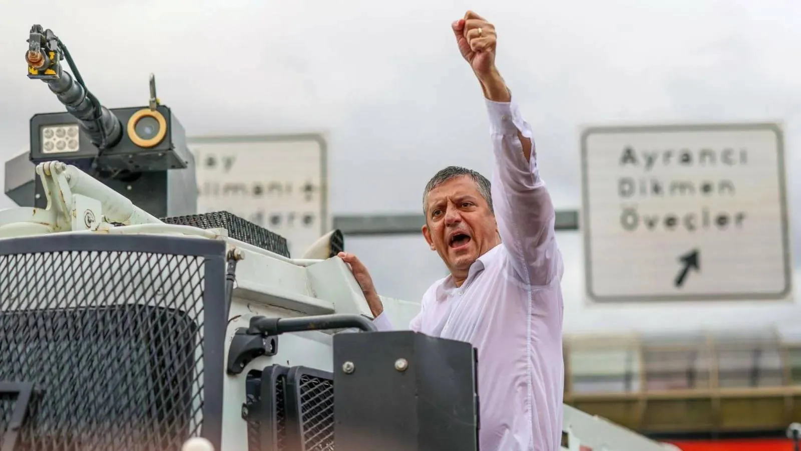 Özgür Özel: CHP, Kara Düzenle Mücadele Ediyor