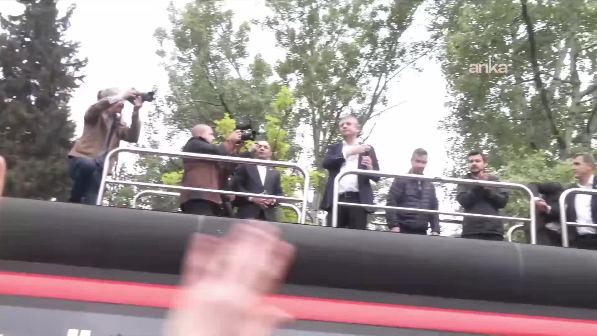 Özgür Özel: ‘Darbeye Direniyoruz, Birlikteyiz!’