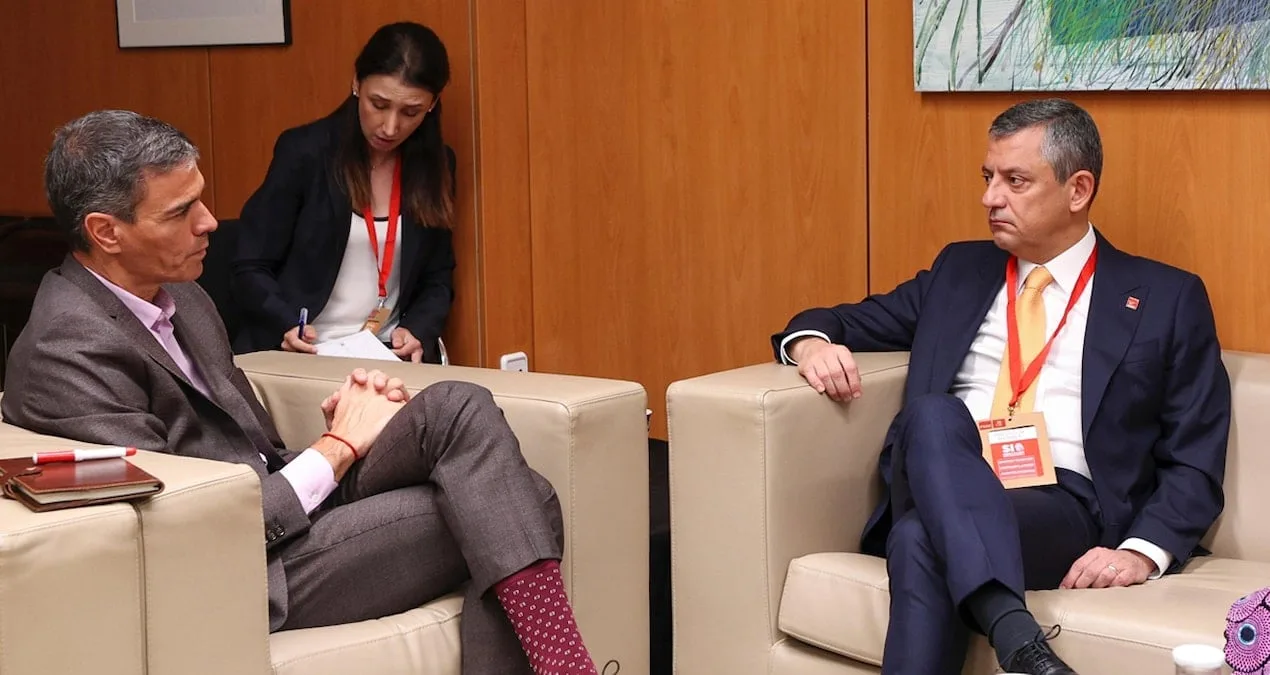 Özgür Özel: Demokrasi İçin Dayanışma Zorunlu!