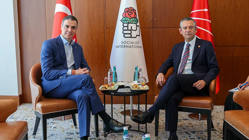 Özgür Özel: ‘Demokrasi Mücadelesi Zor Zamanlar Geçiriyor’