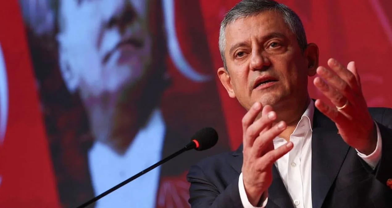 Özgür Özel'den Cemil Tugay hakkında çarpıcı sözler: Perişan olmuş, izmarit olmuş