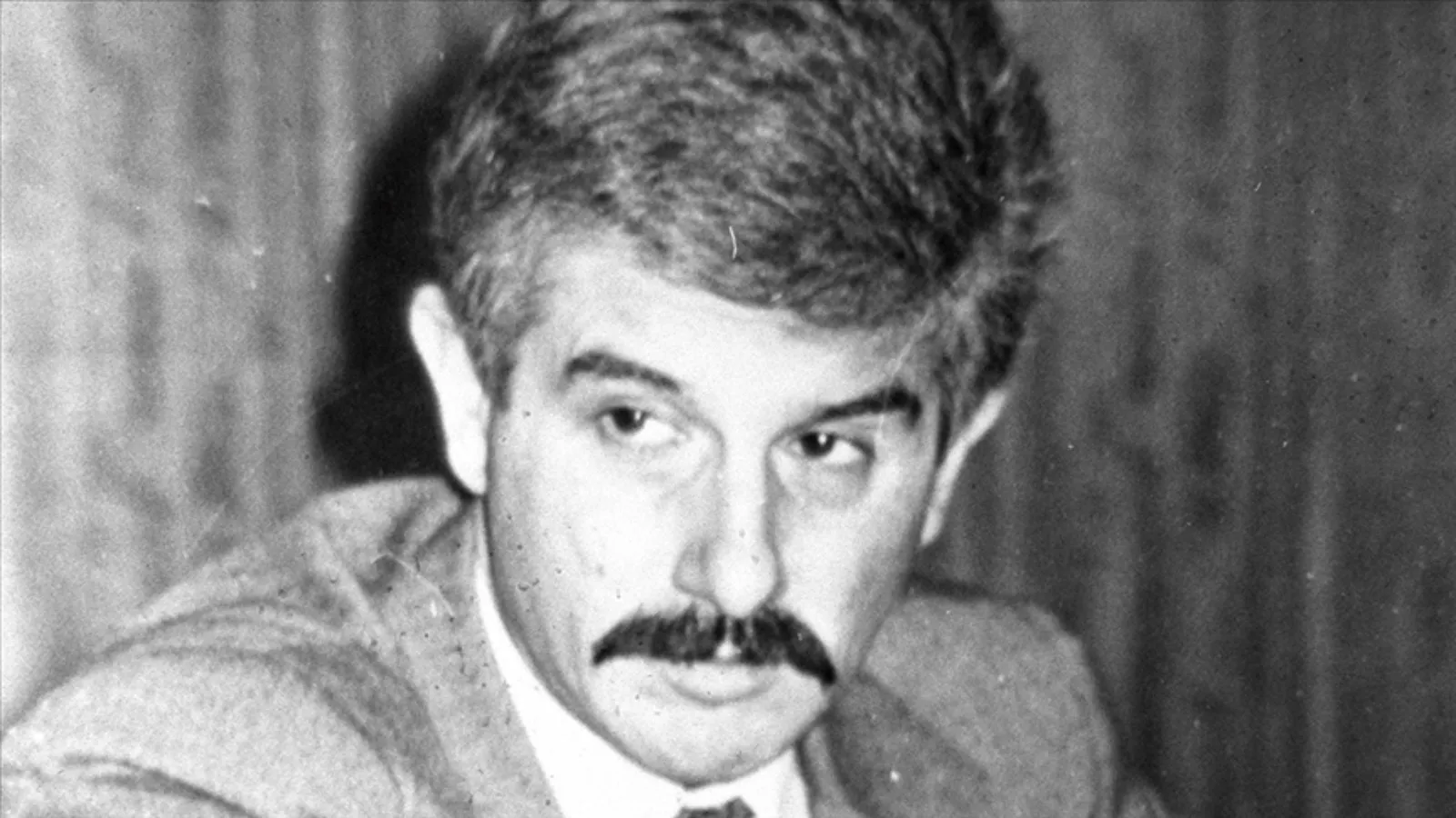 Özgür Özel’den Çetin Emeç’e Anma Mesajı