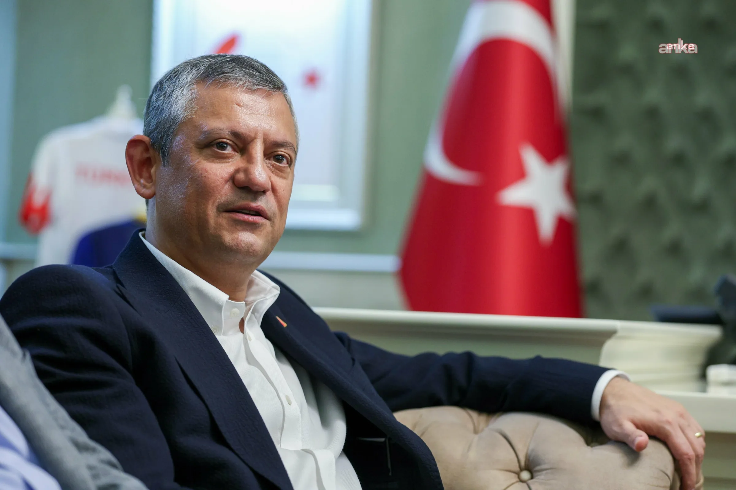 Özgür Özel’den Eczacılık Günü Mesajı