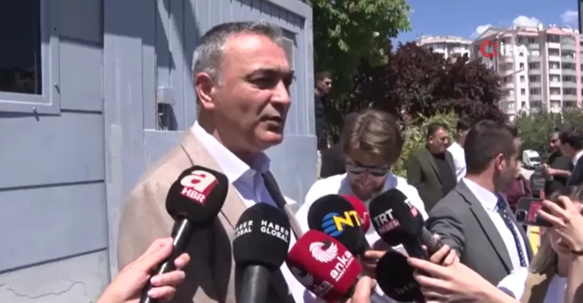 Özgür Özel in