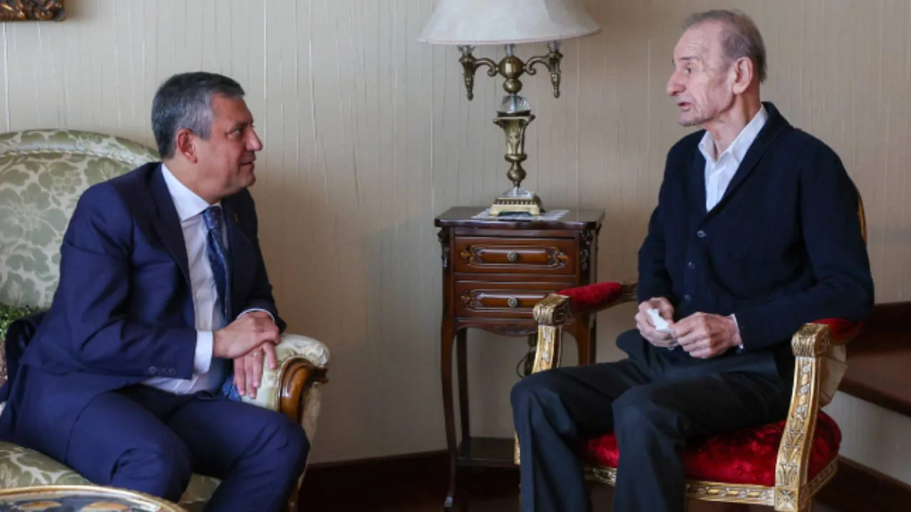 Özgür Özel’den Selvi’ye Geçmiş Olsun Ziyareti