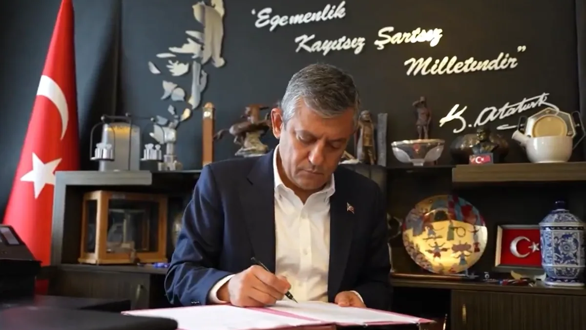 Özgür Özel’den Şok İstifa: Yeni Parti Kurdu!