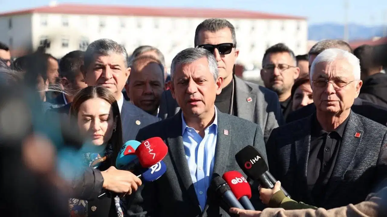 Özgür Özel’den Tutuklu Başkan Böcek’e Ziyaret