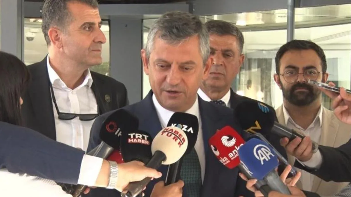 Özgür Özel’den Yeni Parti İçin Kritik Toplantı
