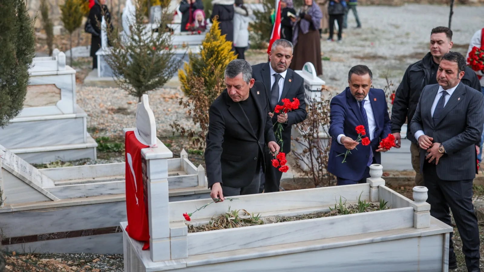Özgür Özel: Deprem Turistleri Kimler?