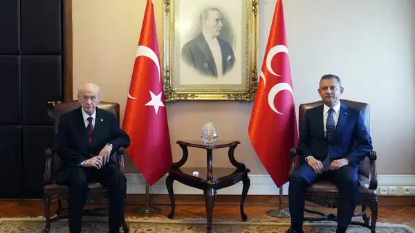 Özgür Özel, Depremzede Aileyle Buluştu!