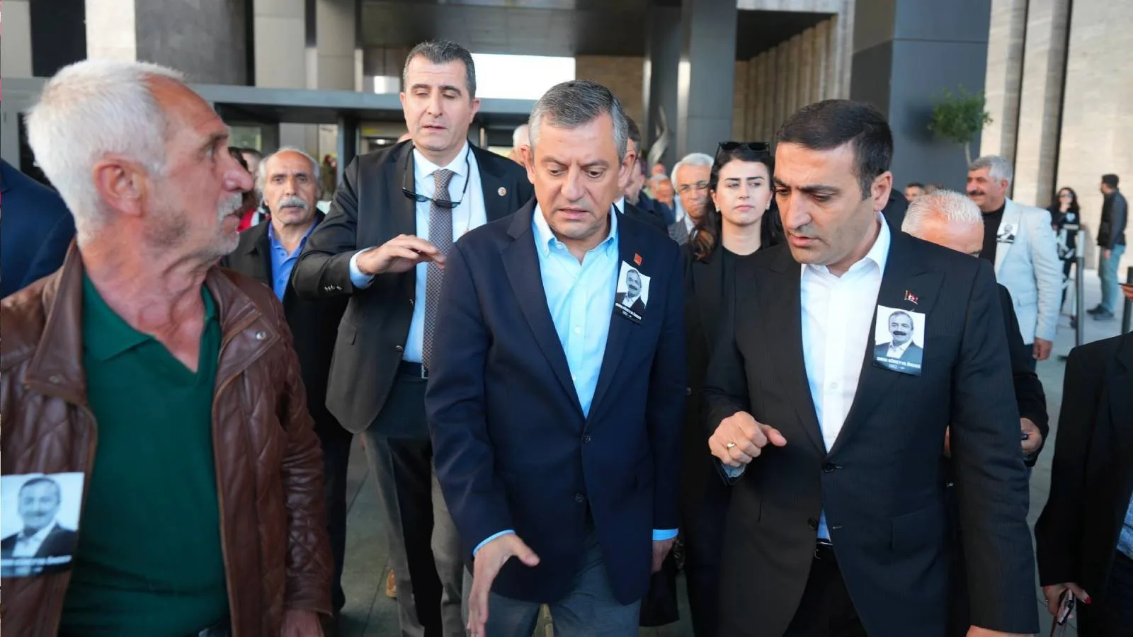 Özgür Özel’e Saldırı: Bakan Yerlikaya’dan Uyarı