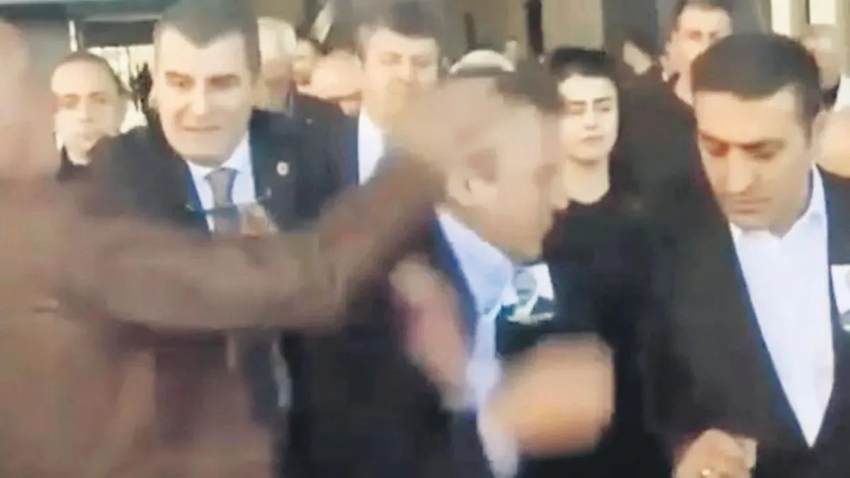 Özgür Özel’e Saldırı: Siyasete Çirkin Darbe!