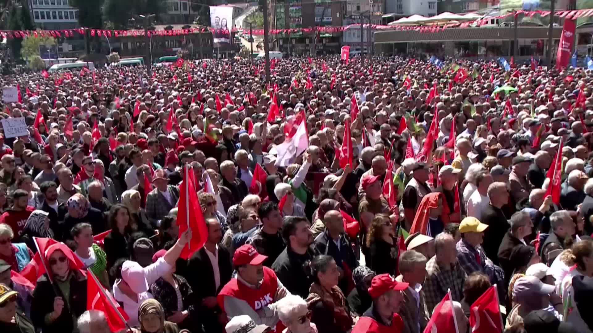 Özgür Özel: Emekli Maaşları Yetersiz Kalıyor!