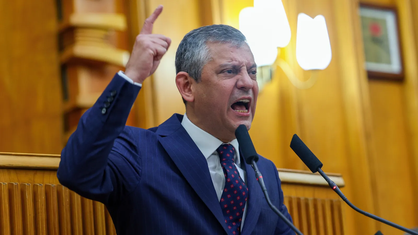 Özgür Özel: ‘Erdoğan, Gürlek’in arkasında!’