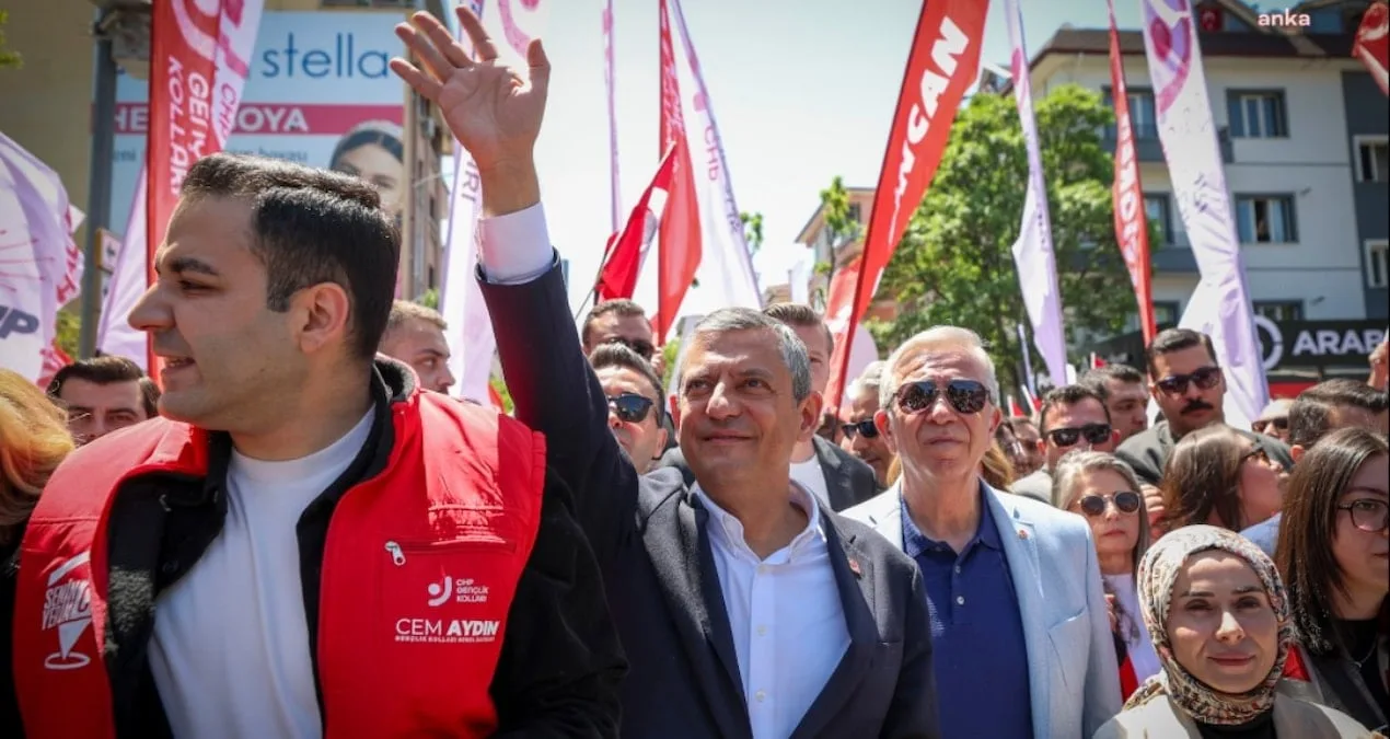 Özgür Özel: Gençler Cumhuriyet’in Emaneti!