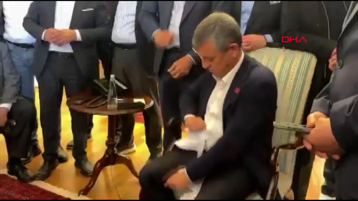 Özgür Özel, Genel Merkez’de tebligatı yırttı!