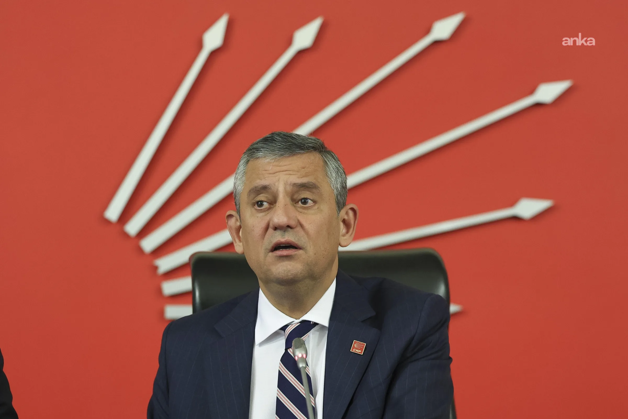 Özgür Özel, Gözaltındaki Başkan İçin Miting Düzenliyor!