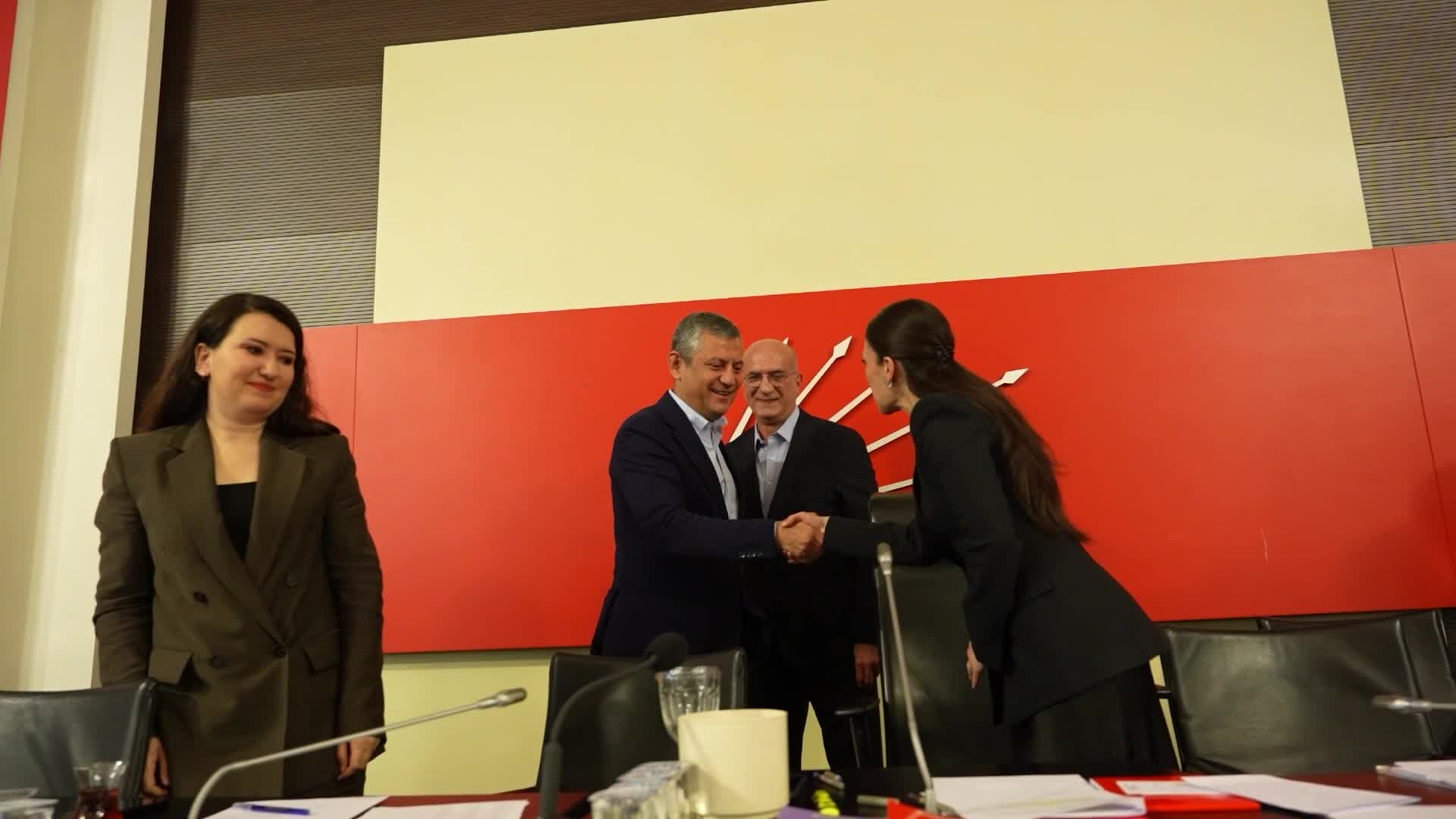 Özgür Özel: İhraçlara Karşı Mücadele Sürecek!