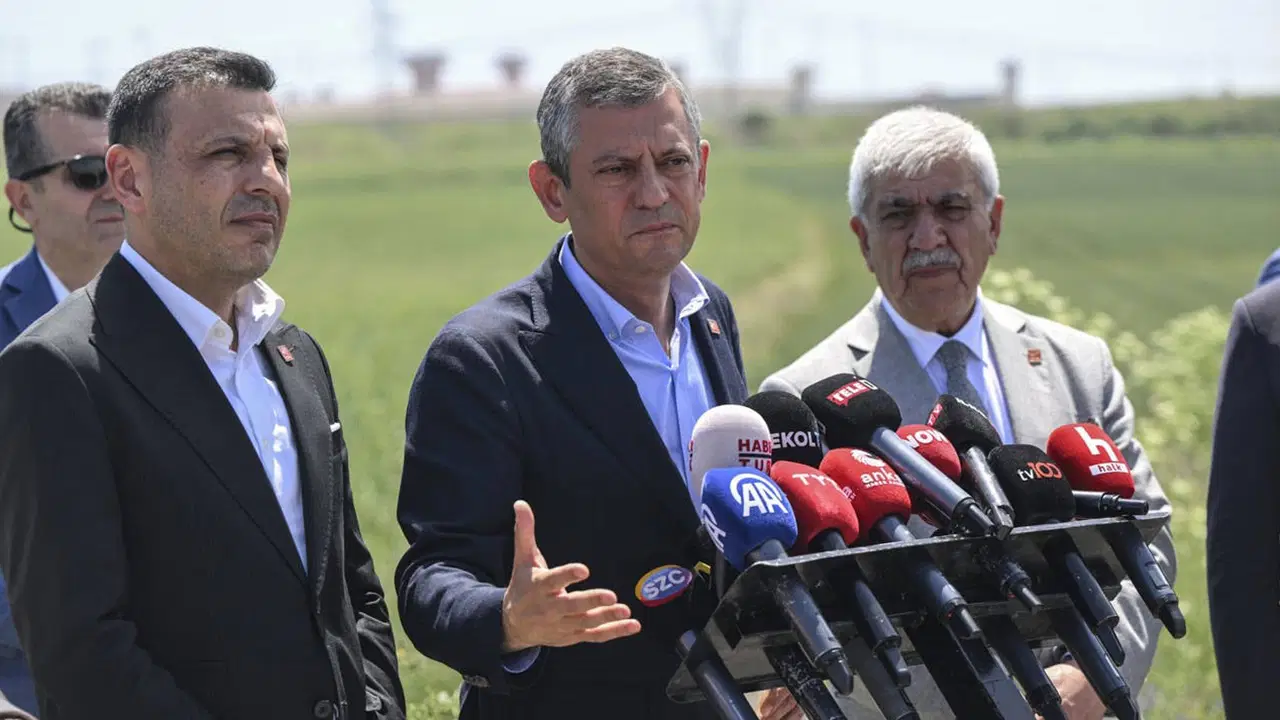 Özgür Özel, İmamoğlu’na Silivri’de Ziyaret Gerçekleştirdi
