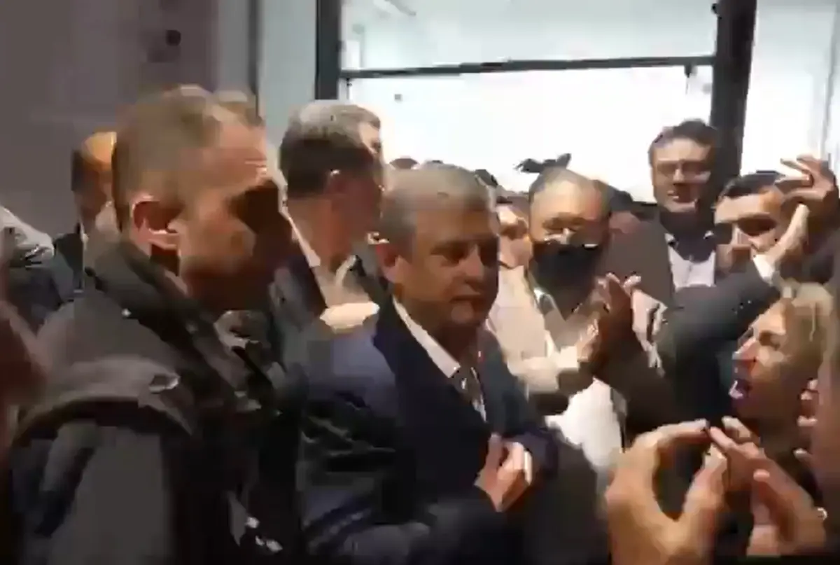 Polisler kapıya dayanmıştı! Özgür Özel'in 12 kattaki görüntüleri ortaya çıktı 2