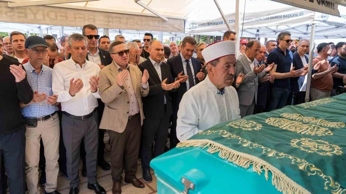 Özgür Özel’in Ailesinde Acı Kaybın Üzüntüsü