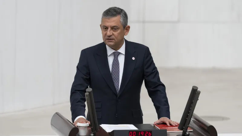 Özgür Özel’in Fezlekeleri: CHP’de Gözler Meclis’te