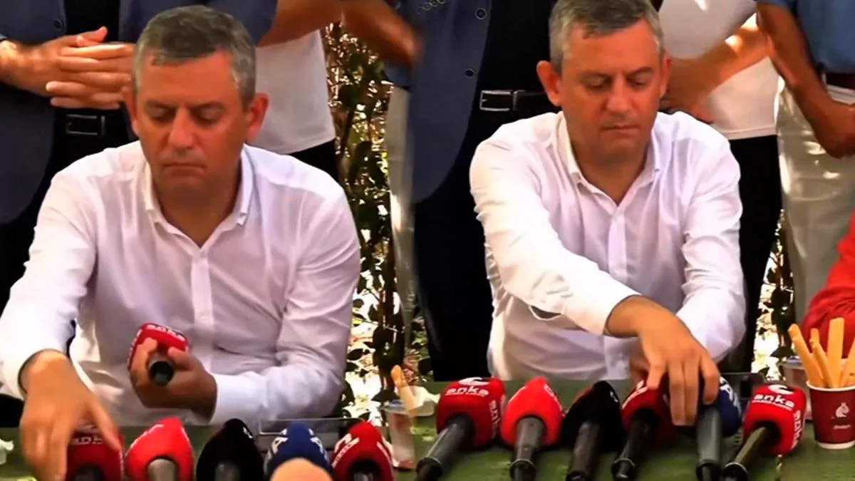 Özgür Özel’in Mikrofon Düzeneği Sosyal Medyada Gündem