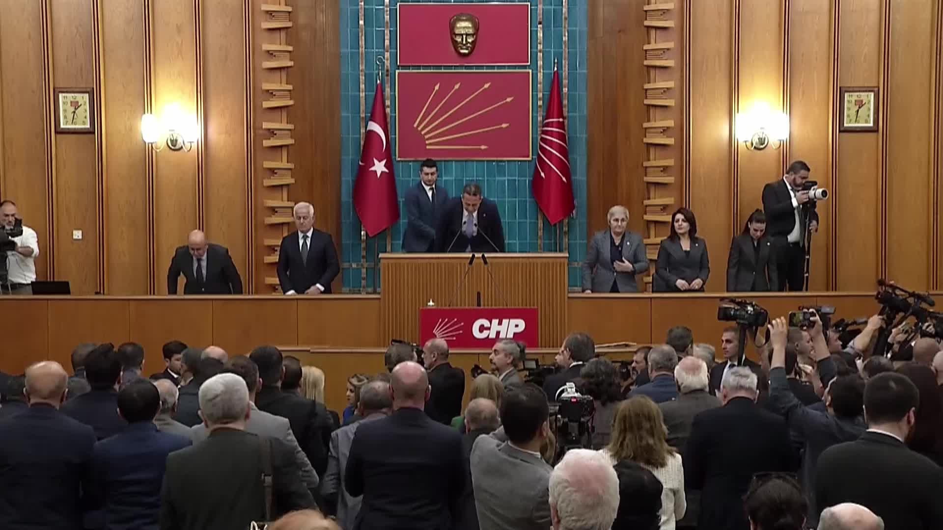 Özgür Özel: İşçi Hakları İçin Mücadele Devam Edecek