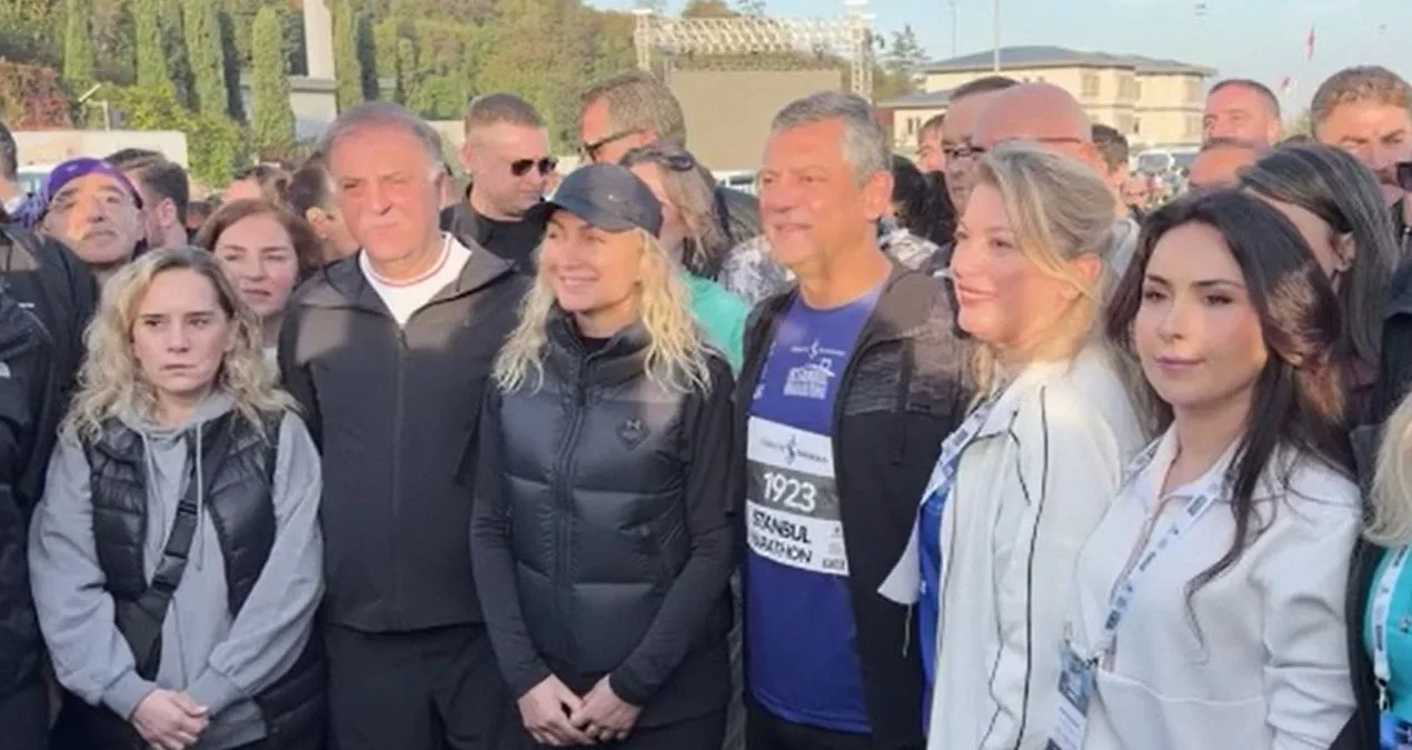 Özgür Özel İstanbul Maratonu’nda Koştu!