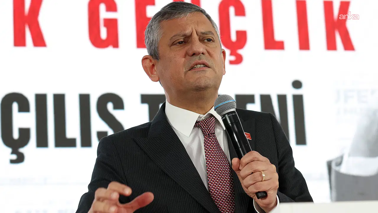 Özgür Özel İzmir’de Gençlik Merkezi Açılışında