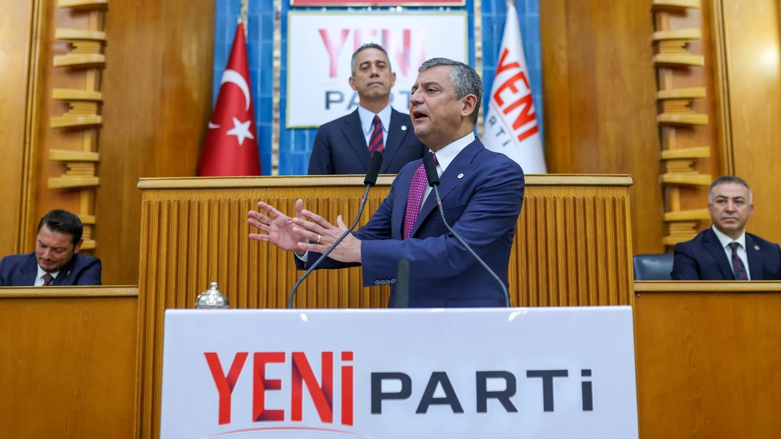Özgür Özel, Meclis’te ‘Evet’ Oyu İçin Strateji Belirledi