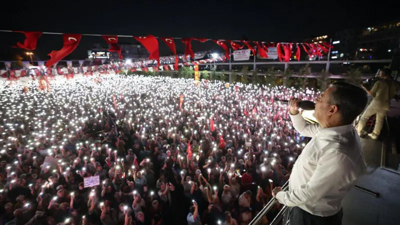 Özgür Özel: Medyaya Boykot, Espressolab’a Destek!