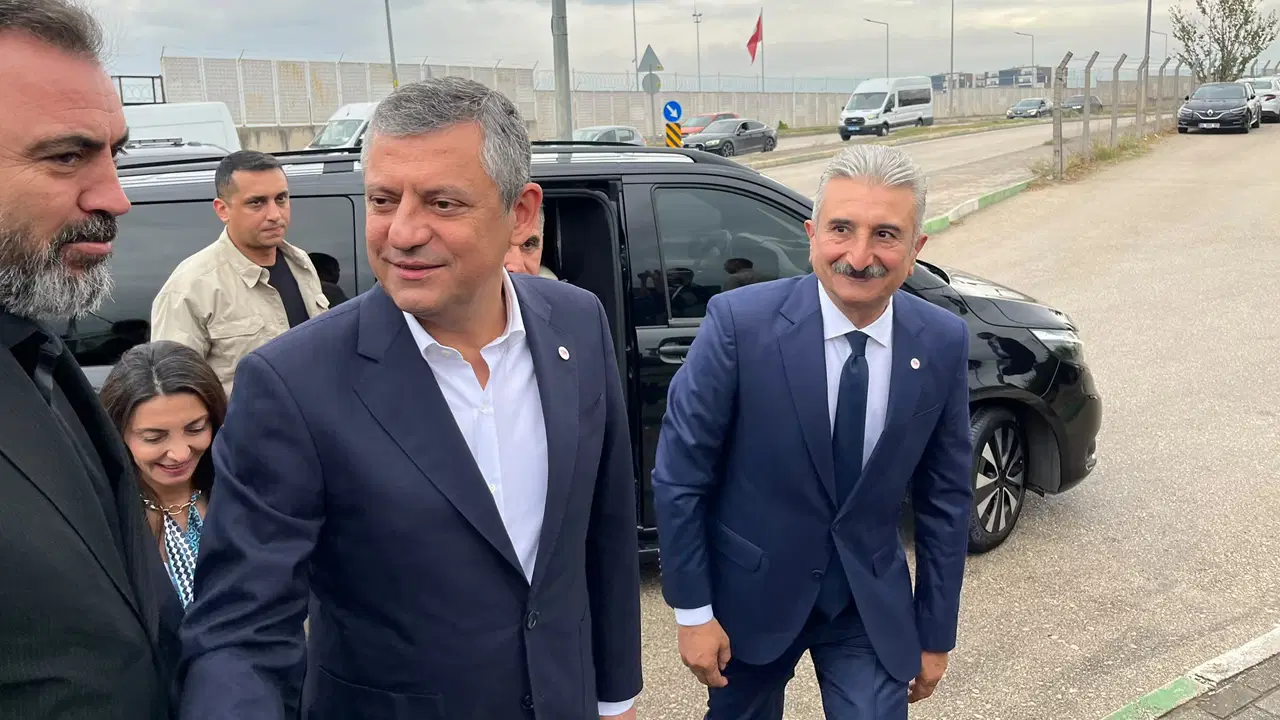 Özgür Özel, Mustafa Bozbey’i Cezaevinde Ziyaret Etti