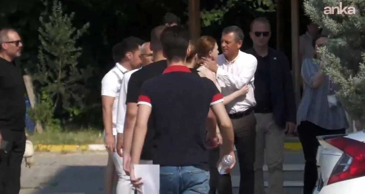 Özgür Özel, Nehir Zeyrek’i Sınavda Yalnız Bırakmadı