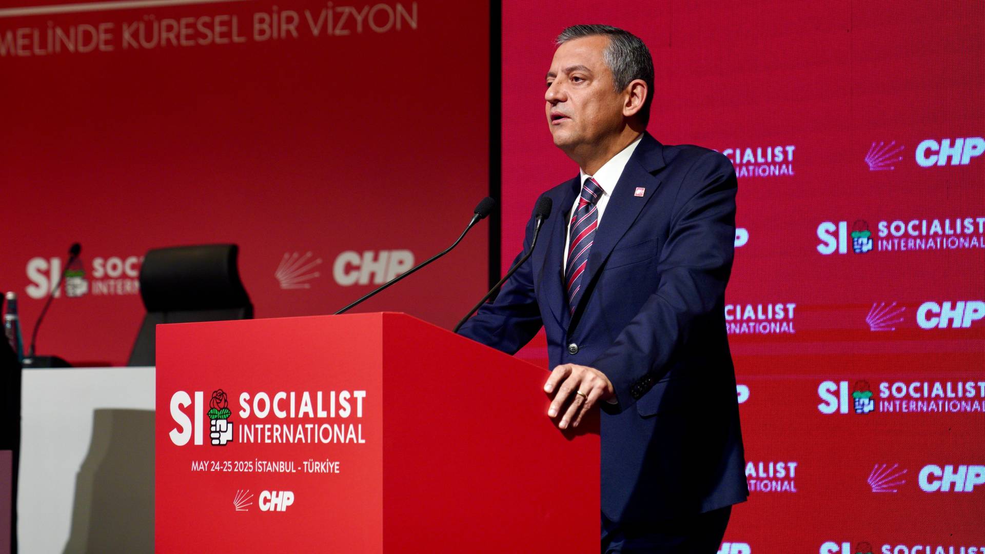 Özgür Özel: Otoriterliğe Karşı Dayanışma Şart!
